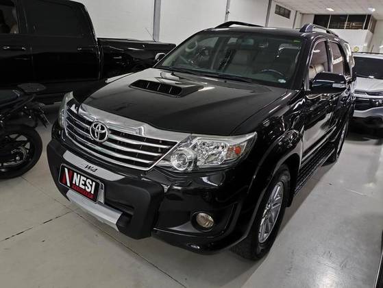 TOYOTA HILUX SW4 3.0 SRV 4X4 7 LUGARES 16V TURBO INTERCOOLER DIESEL 4P AUTOMÁTICO